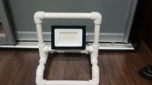 Подставка для прожектора из ПВХтруб