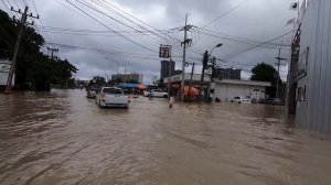 Паттайя. Потоп на Ватбуне. Кондо Парк Лейн и Парадайз Парк в воде.