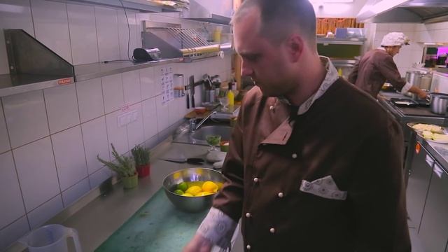 Как выжать больше сока из лимона [Мужская кулинария] смотреть онлайн