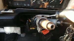 Неудачное устранение люфта рулевой колонки пассат б3. Broken bearing of steering column passat35i