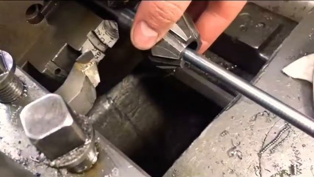 Ремонт двигателя К-750 продолжается смотреть онлайн