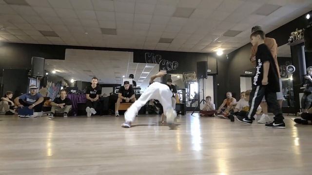 Брейкданс батл ↔ Дети 10-13 лет ↔ Sonic vs Walkman ↔ 1'4 ↔ WHO IS WIN #whoiswin #bmvideo смотреть онлайн