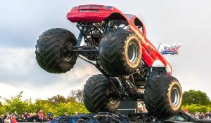 Монстр Трак Внедорожник Бигфут Мультики про Машинки Monster Truck Bigfoot Мультфильмы для Детей