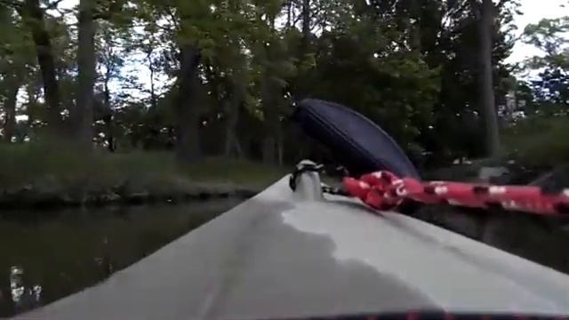 going down a stream on kayak (Euclid Ohio) смотреть онлайн