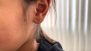 Прокалывать уши ребенку это не страшно!