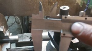 Зажимаем конус в трехкулачковый патрон/We clamp the cone into a three-jaw chuck