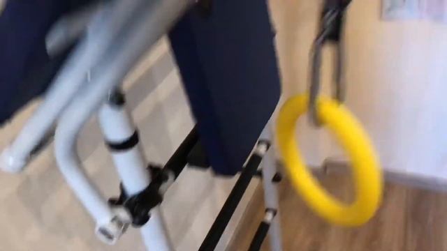 Хорошая шведская стенка с канатом и гимнастическими кольцами. смотреть онлайн