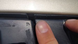 Как снять двухсторонний скотч