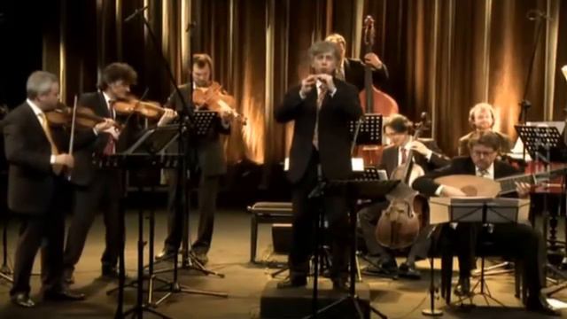 Il Giardino Armonico - Vivaldi - Concerto for flautino in C major RV 443 PART2 смотреть онлайн