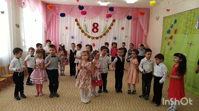 Поздравление для мам с праздником 8 Марта от детей старшей группы "Колокольчик". смотреть онлайн