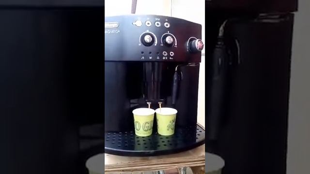 Для дому та офісу Кофемашина Delonghi Magnifica