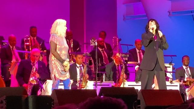 Billie Eilish and legendary Debbie Harry (Blondie),Hollywood Bowl,07/27/22 смотреть онлайн