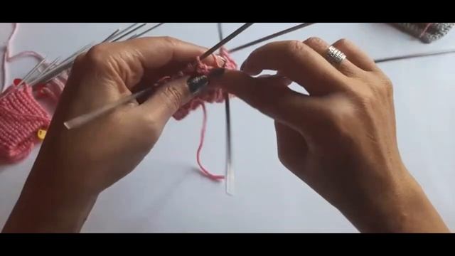 АНГЛИЙСКАЯ и ПОЛУАНГЛИЙСКАЯ РЕЗИНКА ПО КРУГУ,   2 способа -  учимся вязать - это расслабляет .