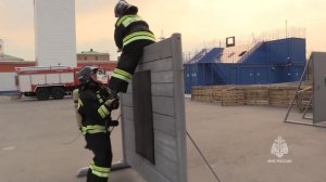 Победитель конкурса «Шикарный пожарный» 
примерил на себя роль огнеборца