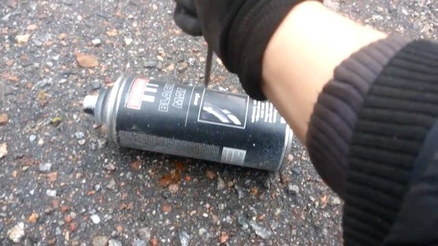 что будет если проткнуть баллон с краской.what will happen if you pierce a balloon with paint.