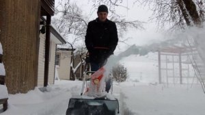 Снегоуборщик DDE STE220 в работе