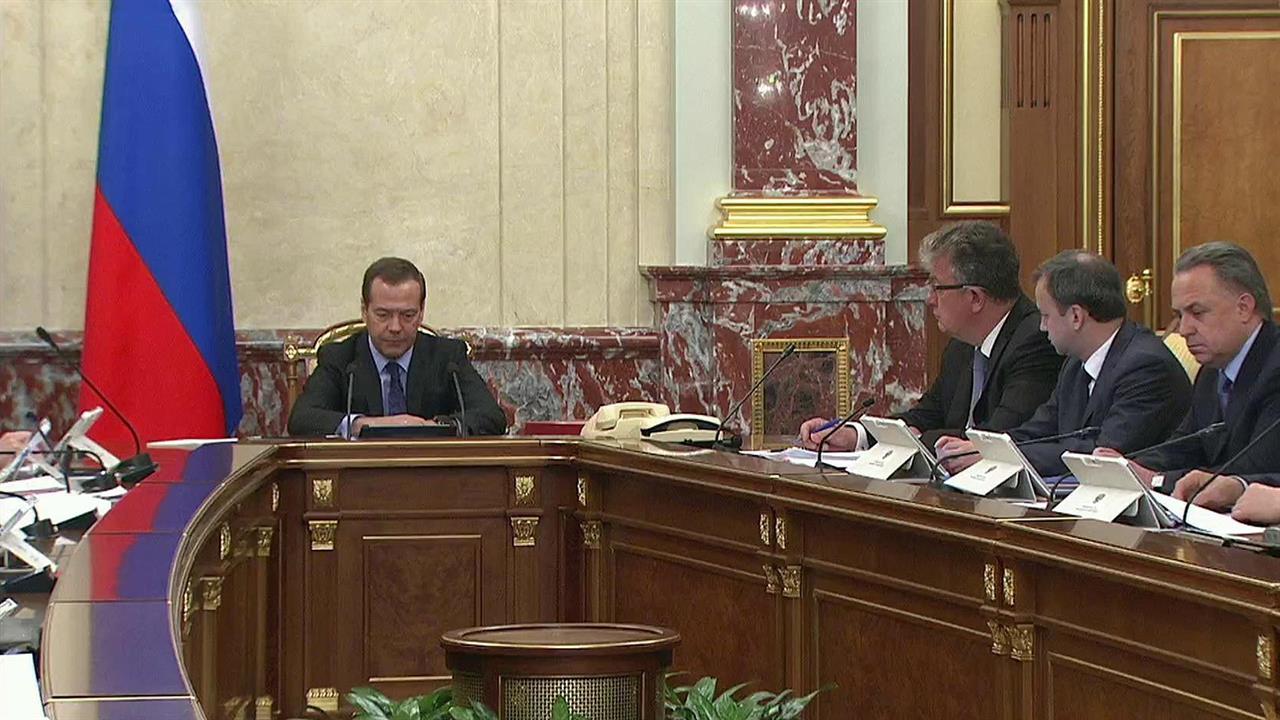 Дмитрий Медведев: 15 миллиардов рублей будет выделено на строительство дорог