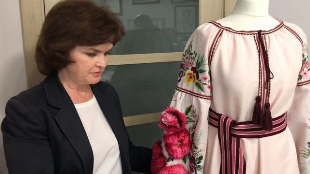 Нежно-розовое платье с объёмной вышивкой