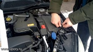Установка амортизаторов (упоров) капота для Mercedes-Benz GLA от upory.ru