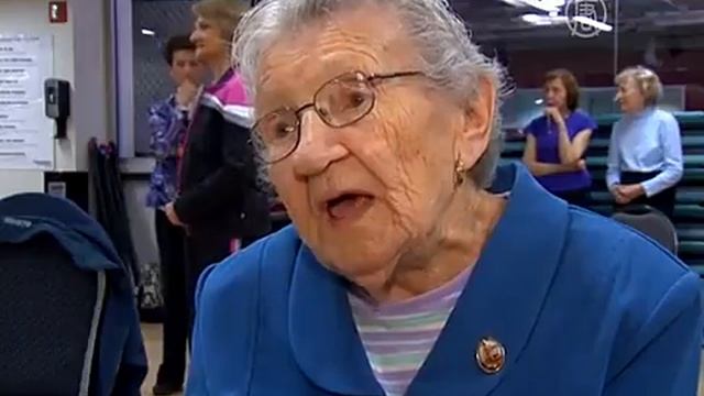 100 лет со дня рождения. Старушка 100 лет. Нет ей 100 лет. Нет ей 100 лет. Нет ей 100 лет.