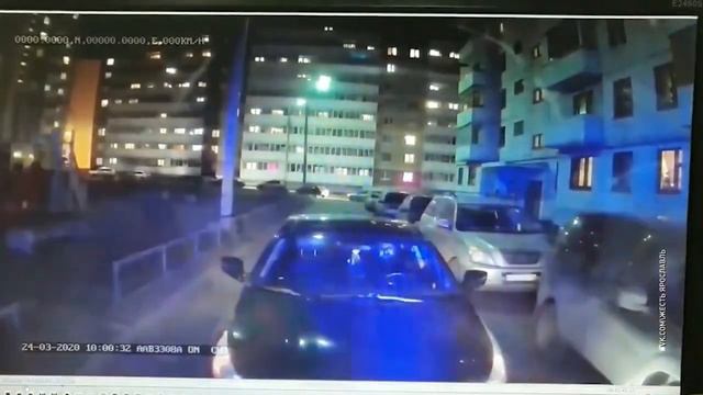 Ярославец отказался пропускать скорую помощь во дворе дома смотреть онлайн