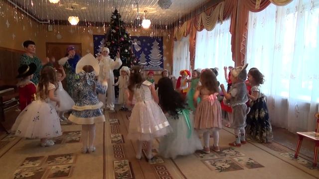 Танец "Лепим Снеговика" исполняют дети средней группы №3 СП "ЦРР - д/с "Сказка" смотреть онлайн