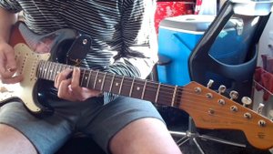 Stratocaster & Electro-harmonix Big Muff Fuzz Pedal Guitar Tone (100% Fuzz Setting)