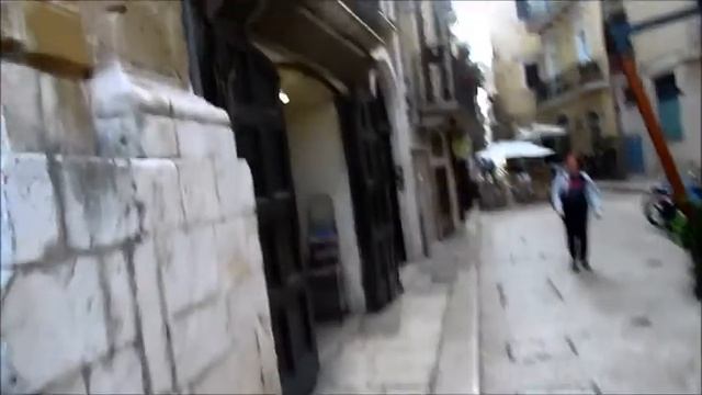 Прогулка по старому городу Бари. Италия смотреть онлайн