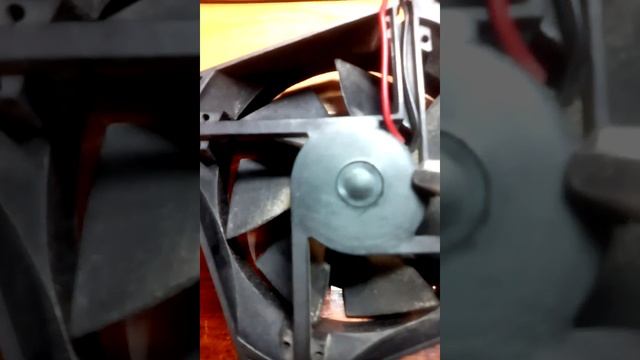 Как припаять провода к плате кулера. Ремонт кулера. смотреть онлайн