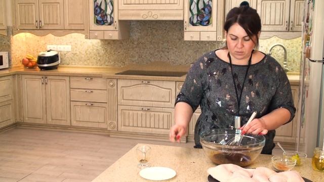 Курица в мультиварке. Особый маринад. Стоит попробовать. Курица запеченная.