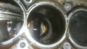 Skoda Roomster-замена поршневых колец, цепи ГРМ и маслосъёмных колпачков.