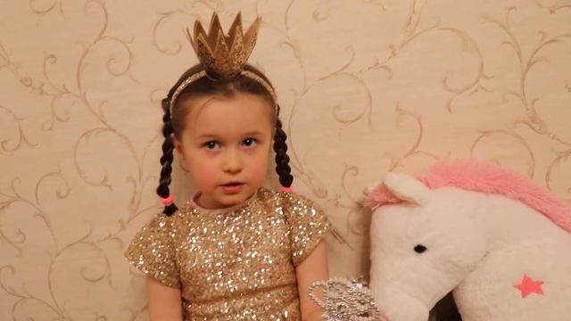 Принцесса Эмили играет и поет. Prinzessin Emily spielt Ukulele. Princess Emily play Ukulele. смотреть онлайн