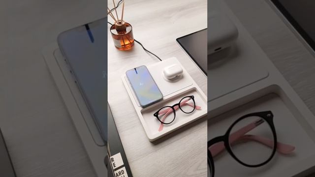 3 reasons why you need this wireless charging station!#smartphone #wirelesscharger #applewatch #tec