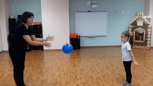 Школа мяча. Комплекс упражнений 2 смотреть онлайн