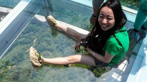 Стеклянный мост самый большой в мире, в Китае