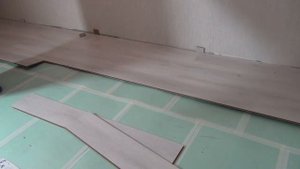 ЛАМИНАТ ВМЕСТО ЛИНОЛЕУМА    Ремонт спальни 13