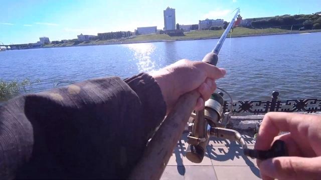 ЛОВЛЯ КАРАСЯ НА ЛОЖКУ, УБОЙНАЯ СНАСТЬ НА КАРАСЯ. КАРАСЬ НА ВОЗДУШНОЕ ТЕСТО .. смотреть онлайн