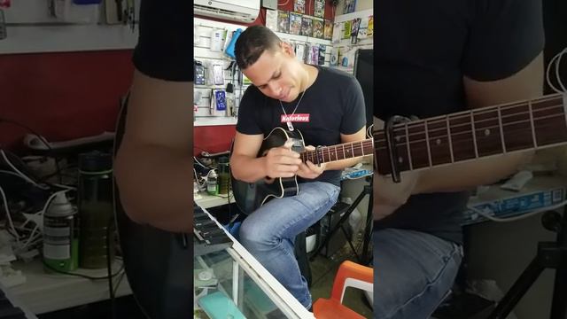 Programando un pedal Boss Gt8 más inf.829-515-2000 смотреть онлайн