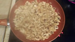 Спагетти с мясом и грибами в сливочном соусе!?