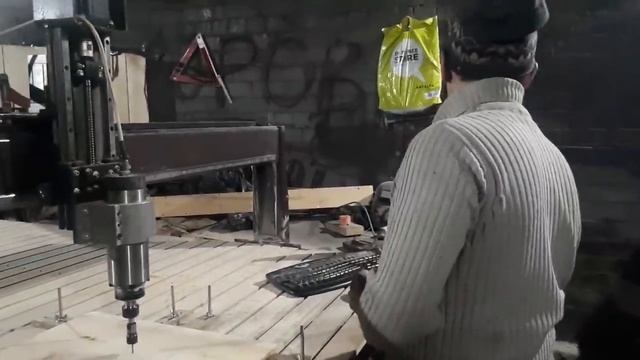 Первая работа на ЧПУ.Делаем табличку с номером дома!