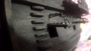 № 89 Сборка модели корабля черная жемчужина. Установка кран балки и канатов для пушечного порта.
