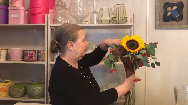 Простой букет с подсолнухом на 1 сентября. Школьный букет  Флористика для начинающих