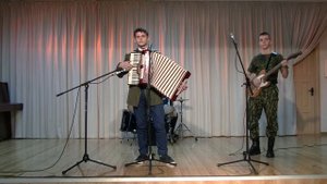 В руках автомат ( "Из к/ф "Мы из будущего").