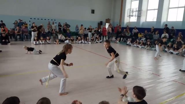 Елисей защищает серо-жёлтый пояс по капоэйра смотреть онлайн