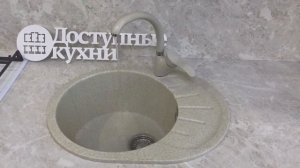 Кухня с пеналом, фасад эмаль ral 1015 и ral 1001