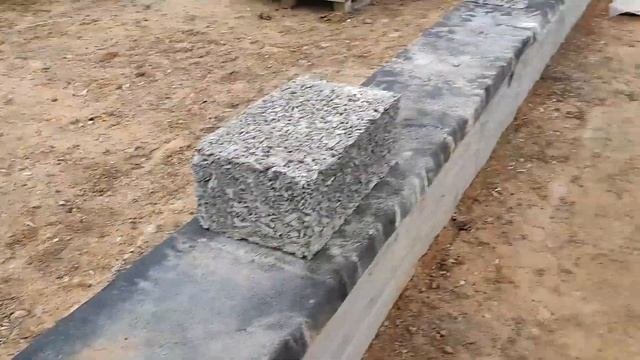 Строительство дома из арболита - начало. Кладу первый выравнивающий ряд