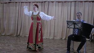 Сеяли девушки яровой хмель