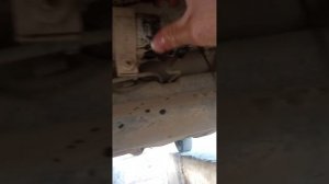 как поменять топливный фильтр внизу приора