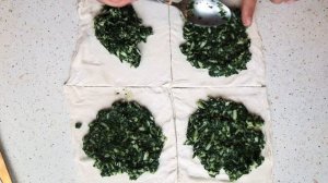 ХАЧАПУРИ С СЫРОМ И ШПИНАТОМ РЕЦЕПТ. КАК ПРИГОТОВИТЬ ВКУСНО ХАЧАПУРИ С СЫРОМ НА СЛОЕНОМ ТЕСТЕ.