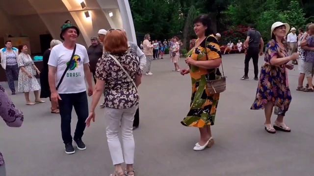 ЖДАЛА! СЧАСТЛИВЫЕ МОМЕНТЫ ИЗ ПАРКА ГОРЬКОГО ХАРЬКОВ.mp4